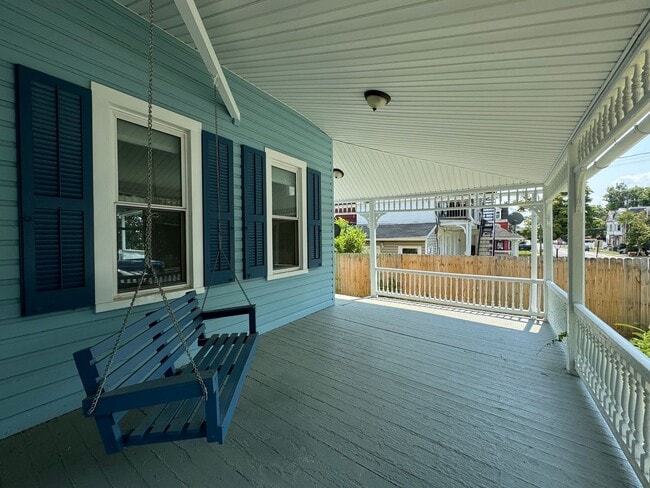 Building Photo - Beautifully Renovated 3 Bedroom Home in York