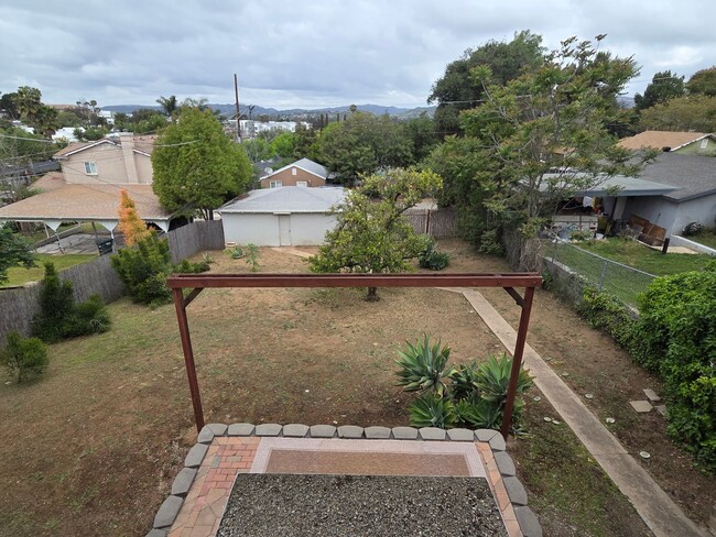 Building Photo - Move-In Ready 2-Bedroom Escondido Charmer!