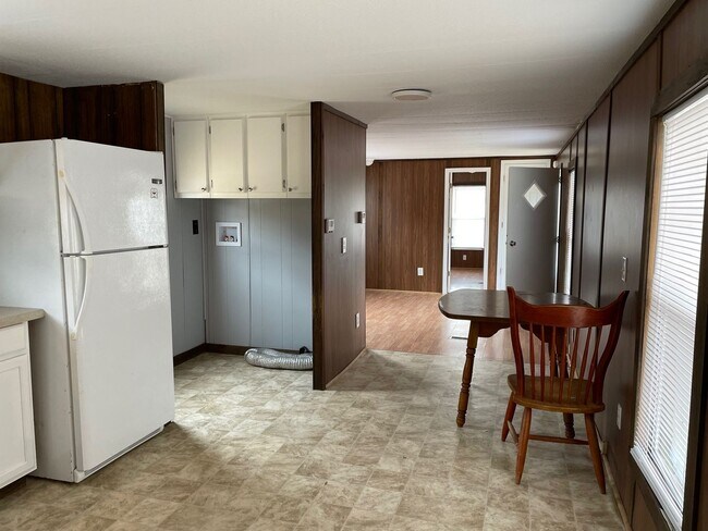 Building Photo - 2 BDRM 1.5 BA SINGLEWIDE MOBILE HOME IN PARK LOCATED IN ROBBINS