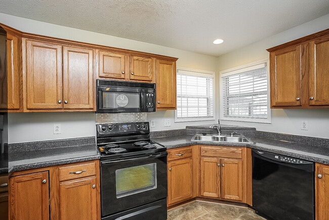 Building Photo - 2496 Oak Hill Dr
