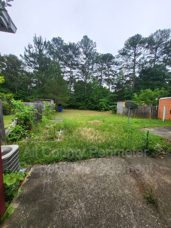 Building Photo - 8078 Woodlake Dr