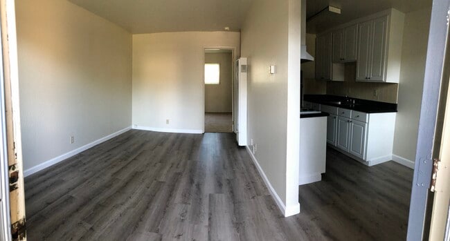Building Photo - 2050 Latham St