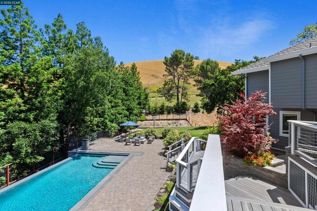 Building Photo - 2324 Saddleback Dr