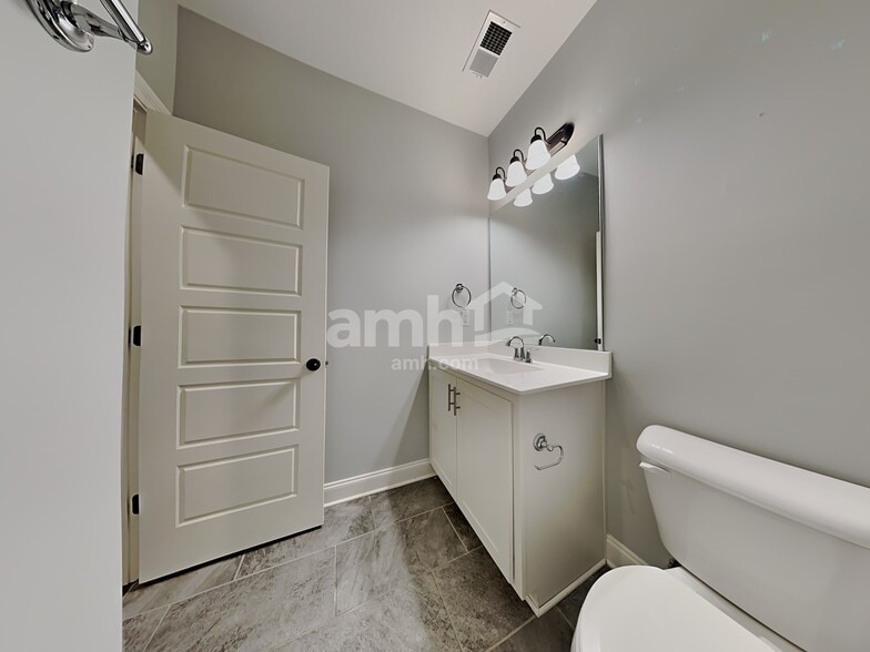 Building Photo - 4231 Vineyard Dr