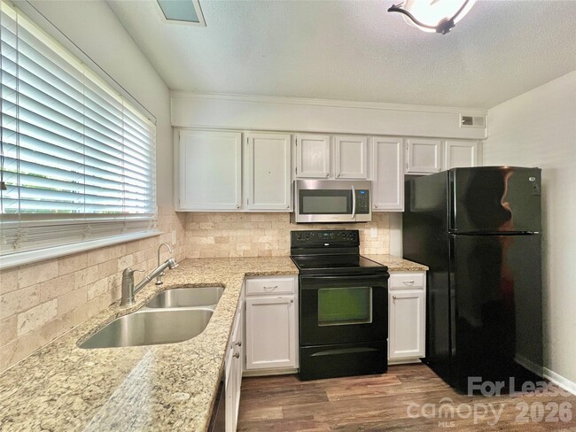 Building Photo - 2901 Heathstead Place