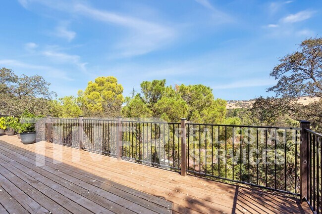 Building Photo - Stunning Views 4 Bedroom El Dorado Hills Gem