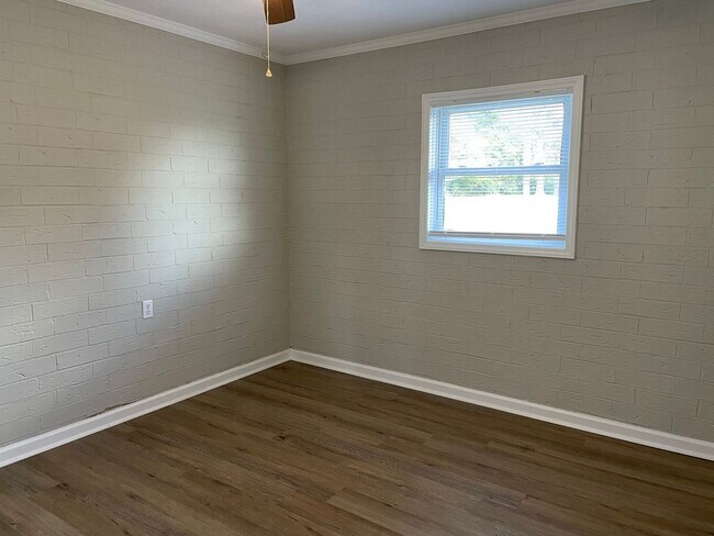 Building Photo - Updated Two Bedroom Duplex in Lincolnton