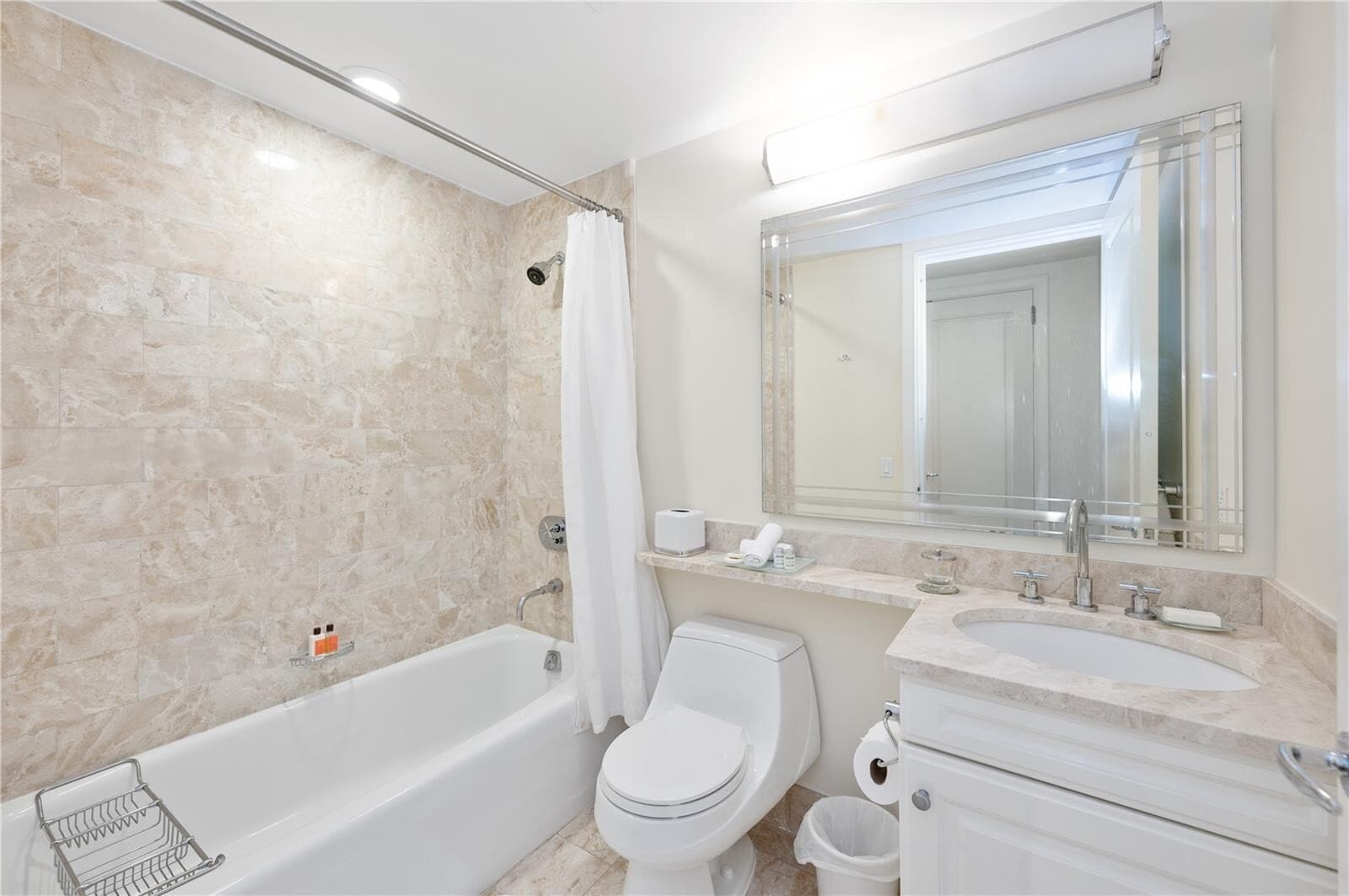 Building Photo - 1435 Brickell Ave