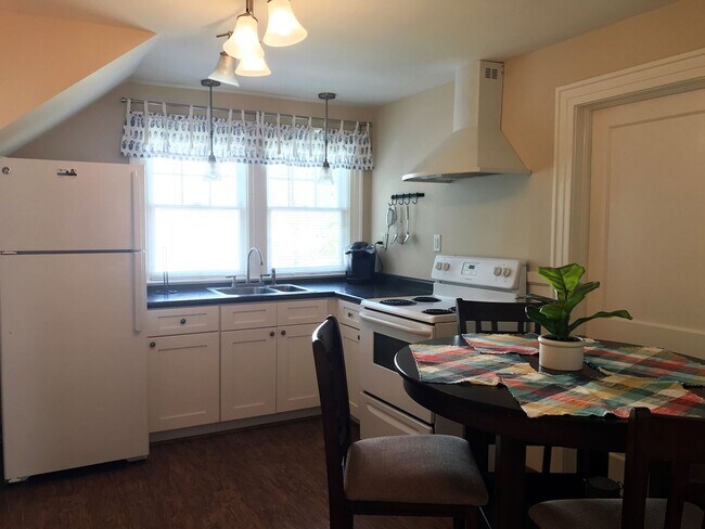 Building Photo - Windsor St-214