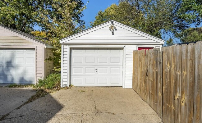 Building Photo - 4509 Hickman Rd