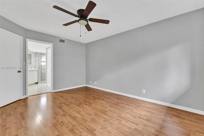 Building Photo - 15575 N Miami Lakeway