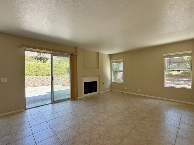 Building Photo - Spacious Five Bedroom in Rancho Del Oro