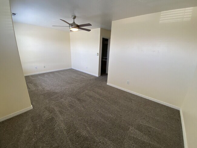 Building Photo - "Charming 3-Bed Townhouse in St. George – ...