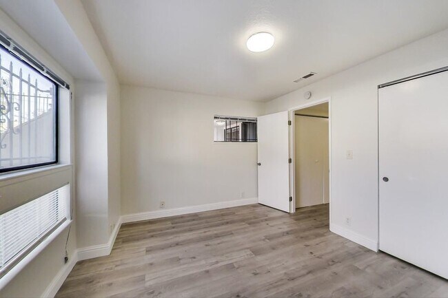 Building Photo - Updated Apartment near BART.  6 Weeks Free!