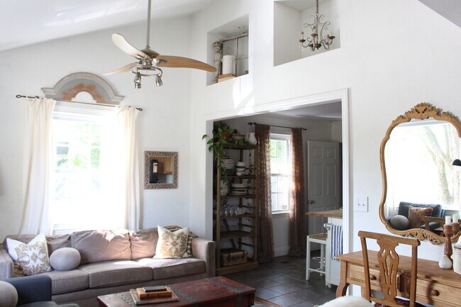 Building Photo - 301 Chamberlin St