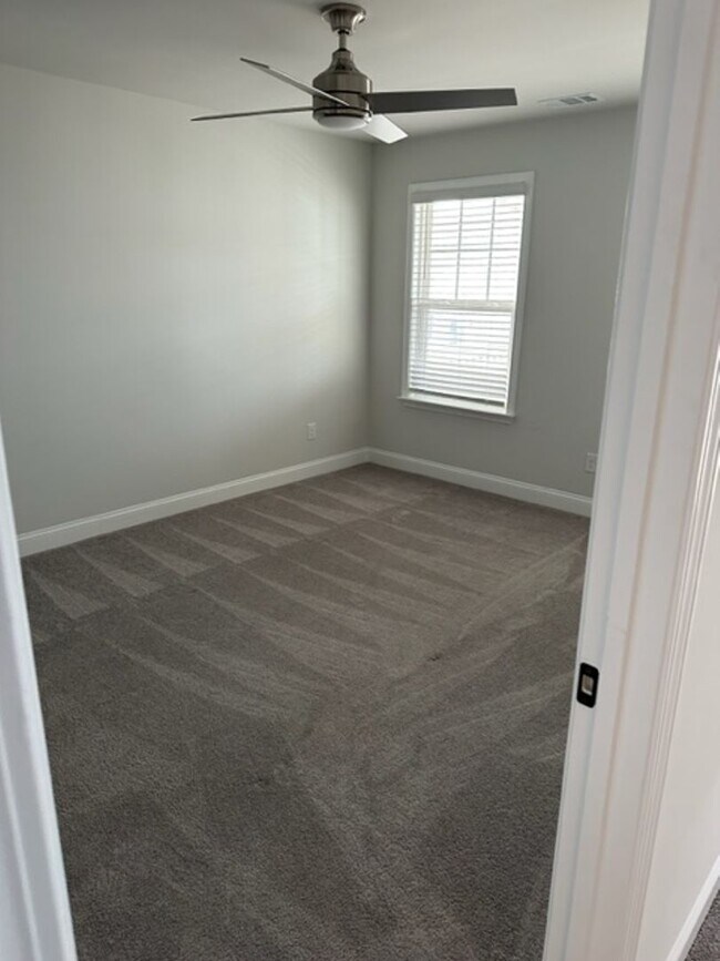 Building Photo - 5 Bedroom / 4 Bathroom House at Malind Bluff