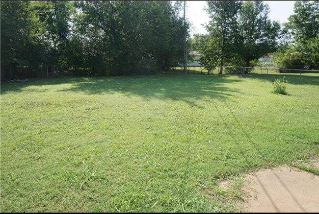 Building Photo - Beautiful 3 Bed 1.5 Bath in Midwest City