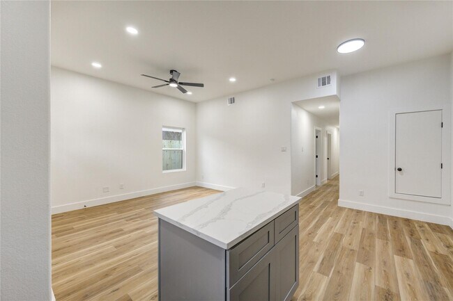 Building Photo - 9727 Stedman St