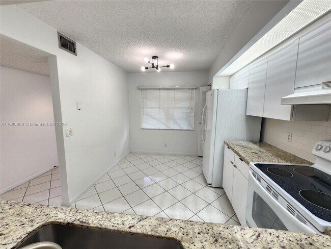 Building Photo - 1000 SW 128th Terrace