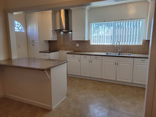 Building Photo - 7315 Wilcox Ave