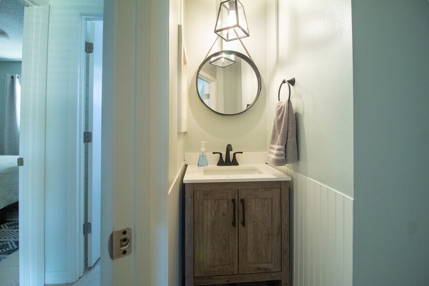 Building Photo - 4611 S School Ave