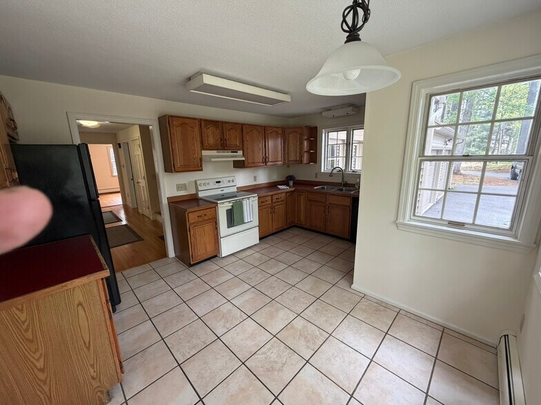 Building Photo - 175 Plumtree Rd