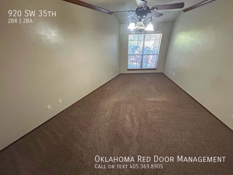 Building Photo - 920 SW 35th-