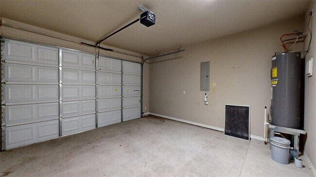 Building Photo - 3519 Summerway Dr