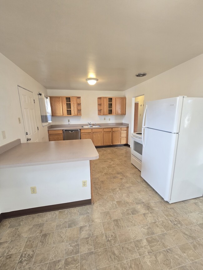 Building Photo - 3820 Meadow Ln