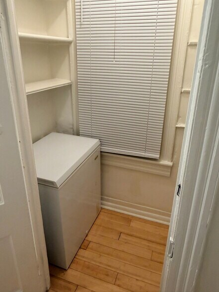 Building Photo - 748 E 28th St