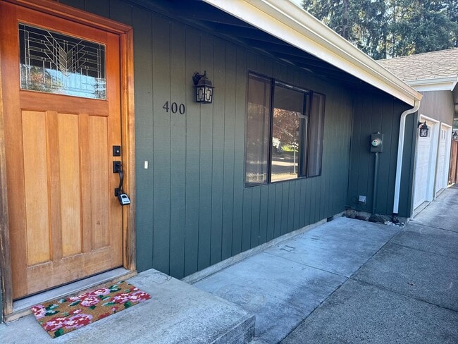 Building Photo - Wonderful 4-Bedroom, 2-Bath Home With Soli...