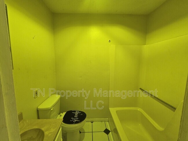 Building Photo - 202 Rue Basin
