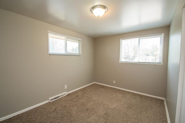 Building Photo - 3375 Moorhead Ave