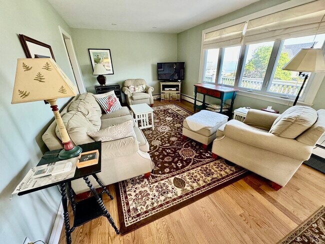Primary Photo - 10 Glover Ave