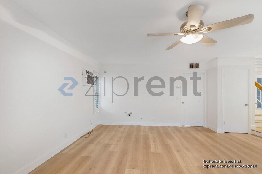 Building Photo - Unit