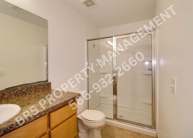 Building Photo - 2-bedroom 2 bath condo in Shelby Township
