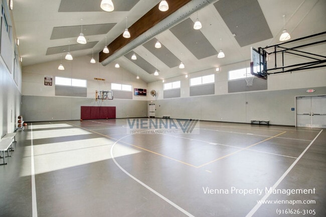 Building Photo - 700 Lincolnshire Cir