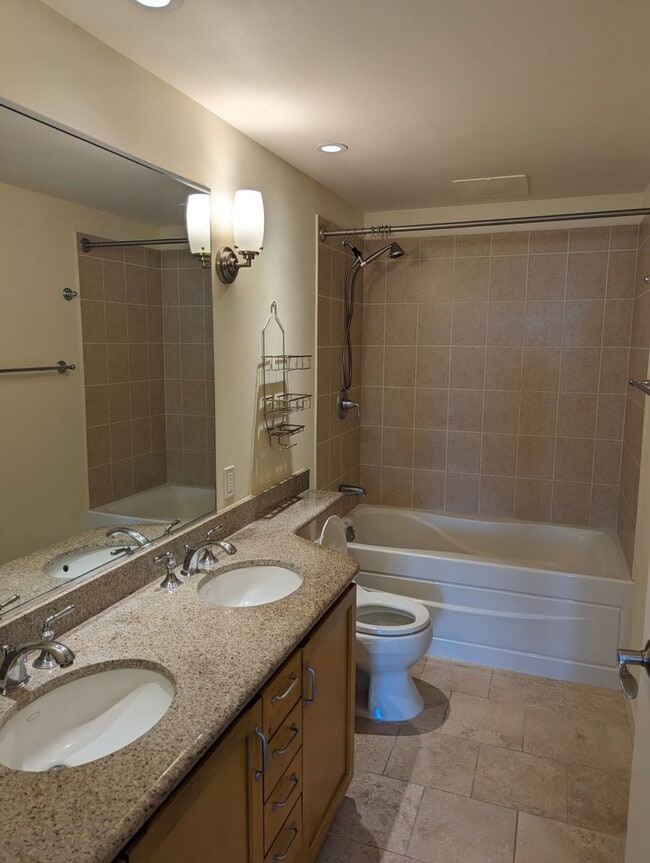 Building Photo - 1557