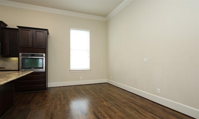 Building Photo - 2027 Fannin Station W