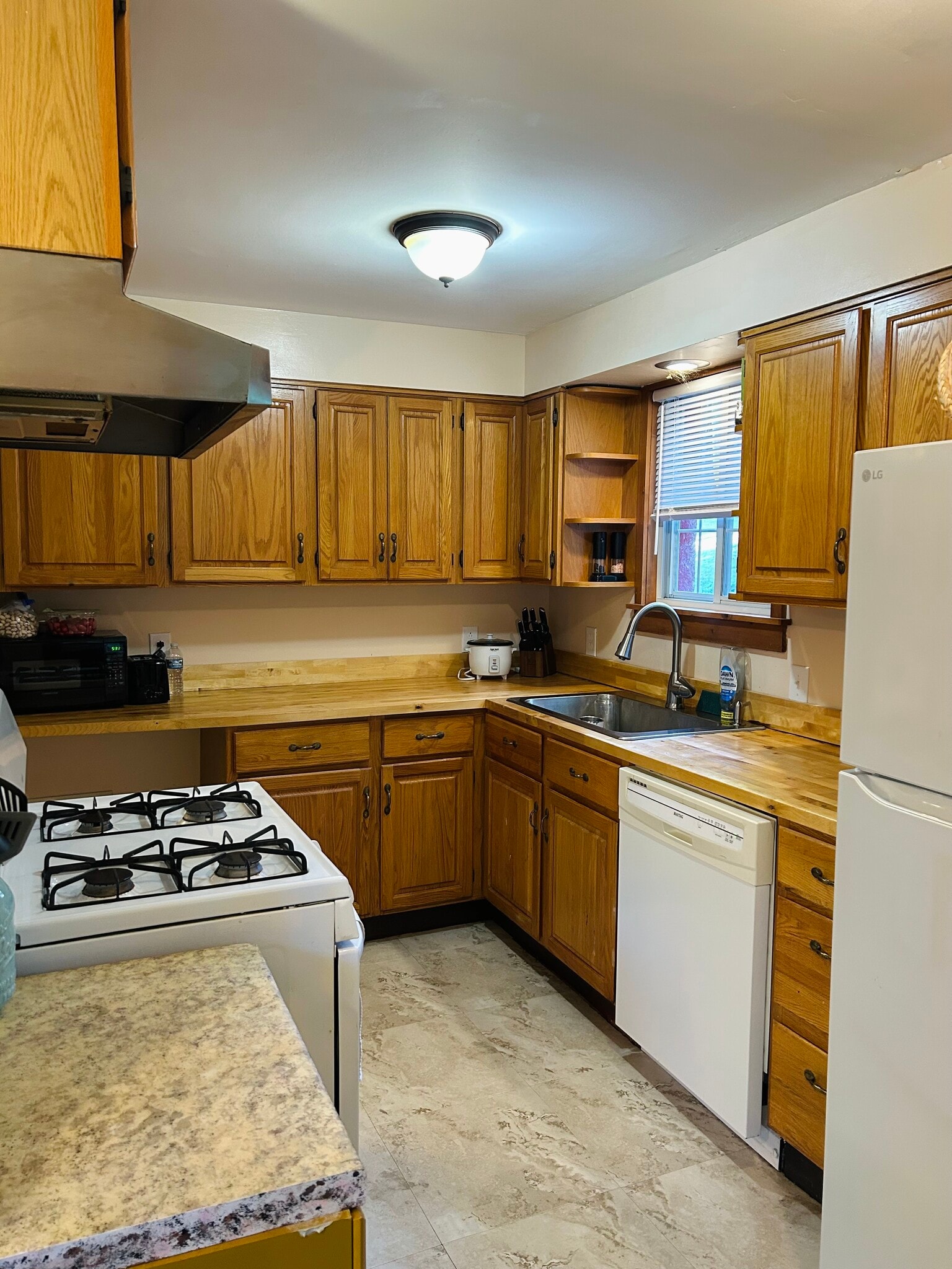 Kitchen - 63 Edgewood Rd