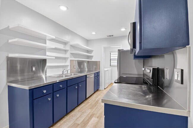 Building Photo - 725 Heron Dr