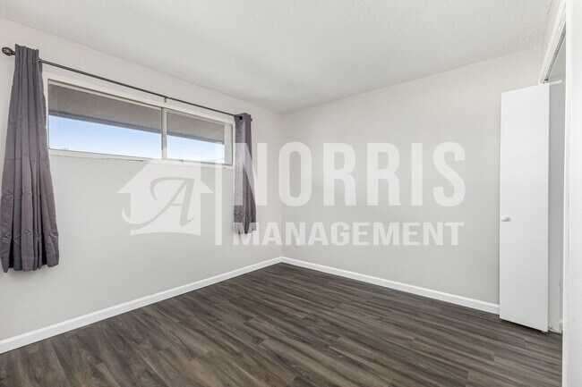 Building Photo - Convenient, Beautifully Updated Space Available Now!