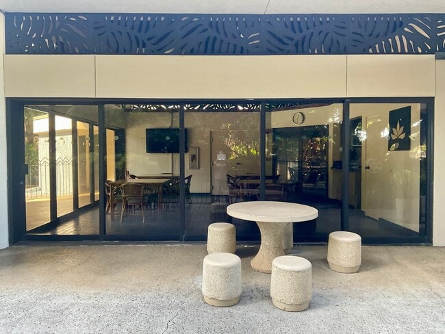 Building Photo - Charming & Convenient Studio, Great Building