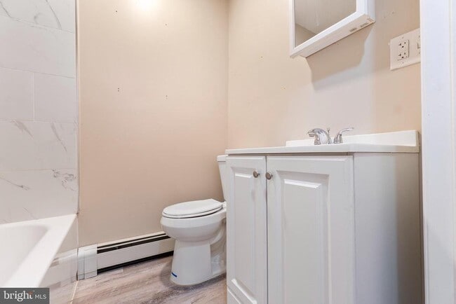 Building Photo - 1725 Roberts Ave