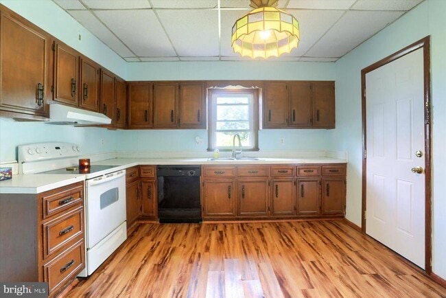 Building Photo - 115 3rd St