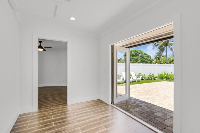 Building Photo - 204 W Whitney Dr
