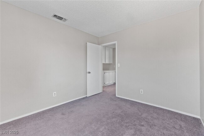 Building Photo - 497 Coco Palms Ave