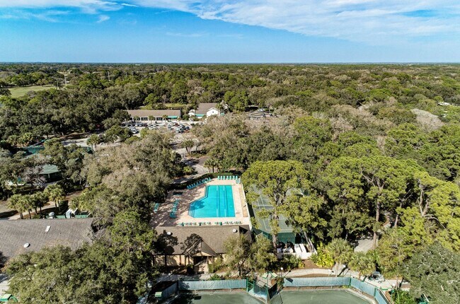 Building Photo - Welcome to your Heatherwood Heaven
