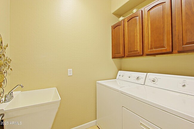Building Photo - 18560 E Strawberry Dr