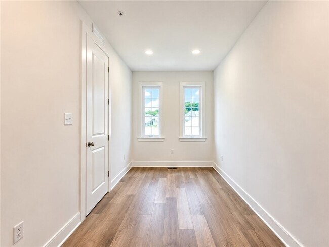 Building Photo - 307 Palisade Wy